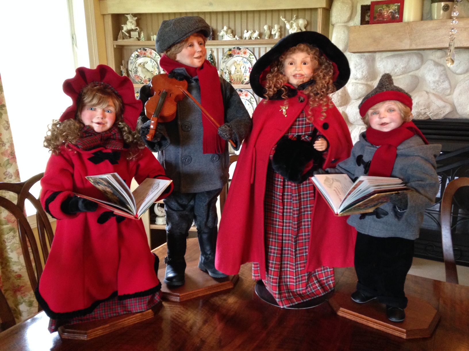 Carolers-set.JPG?1535131801596